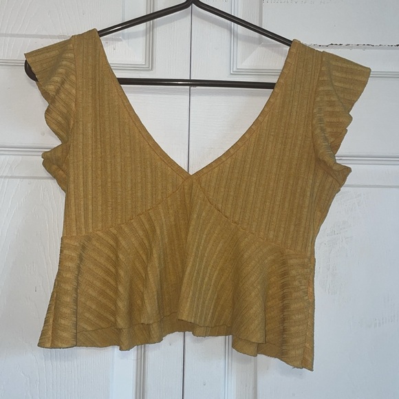 Yellow tank - Picture 2 of 3